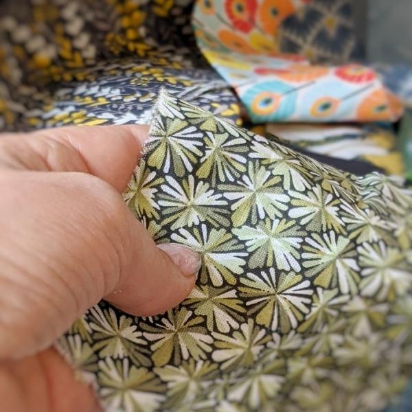 bijou artisanal français unique - pendentifs poupées uniques et colorés - chutes de rubans -Murmures d'une charmeuse