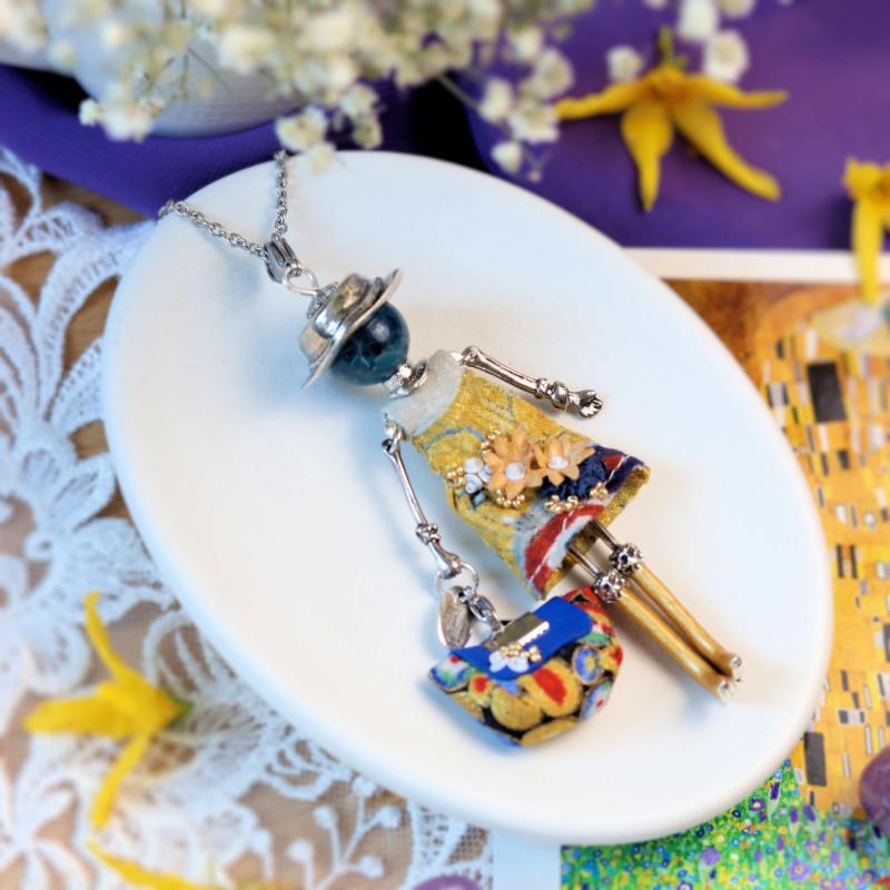 bijou brodé main avec perles or et sac miniature-Murmures d'une charmeuse