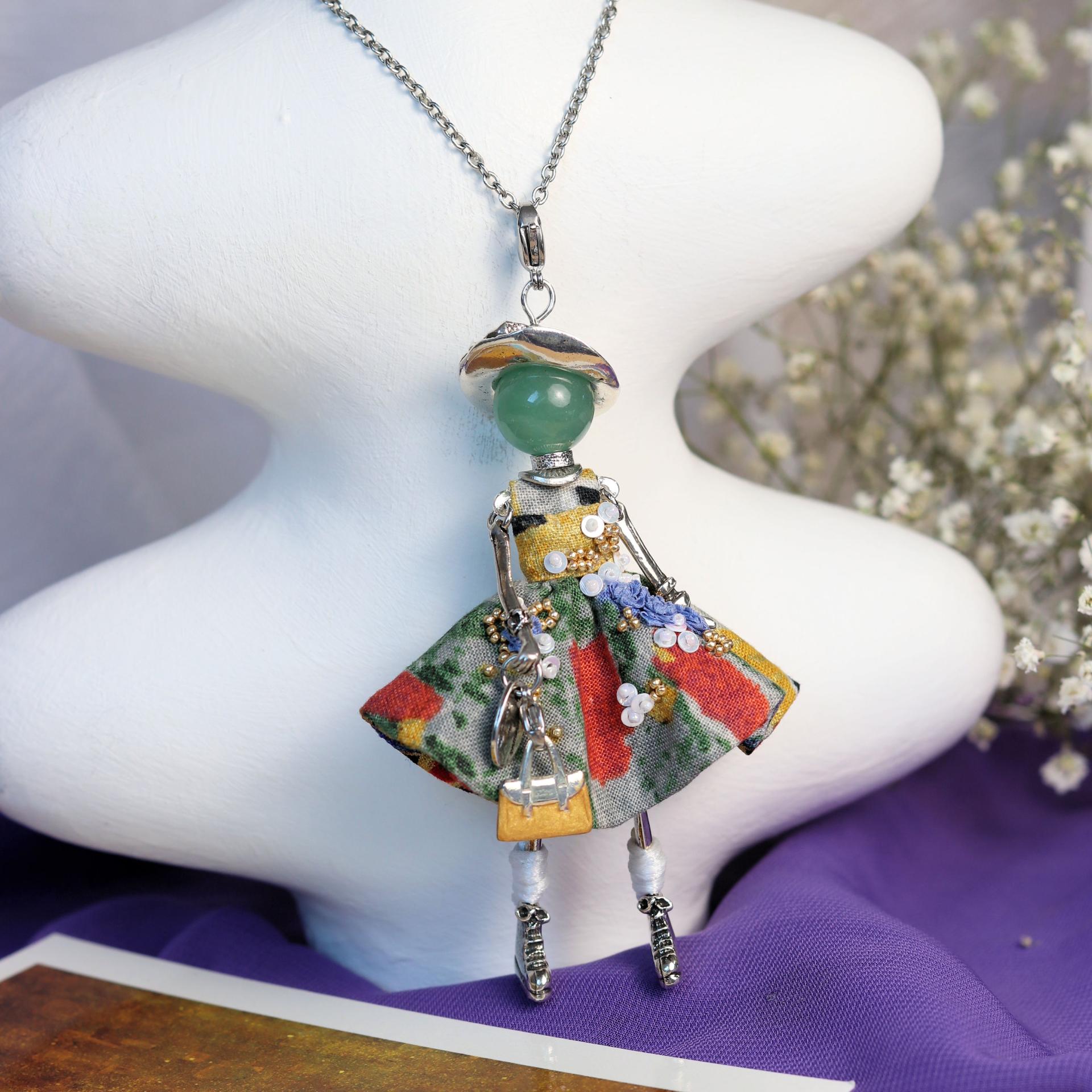 Collier coloré femme- pendentif poupée- collier poupée - bijou fantaisie femme - Murmures d'une charmeuse