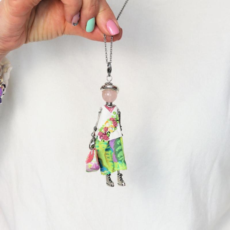bijou unique pour femme Poupée talisman pendentif porte-bonheur rose et vert en quartz rose - Murmures d'une charmeuse