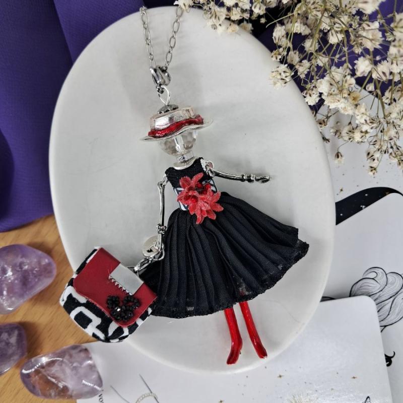 pendentif femme original en cristal de roche fait main - Murmures d'une charmeuse