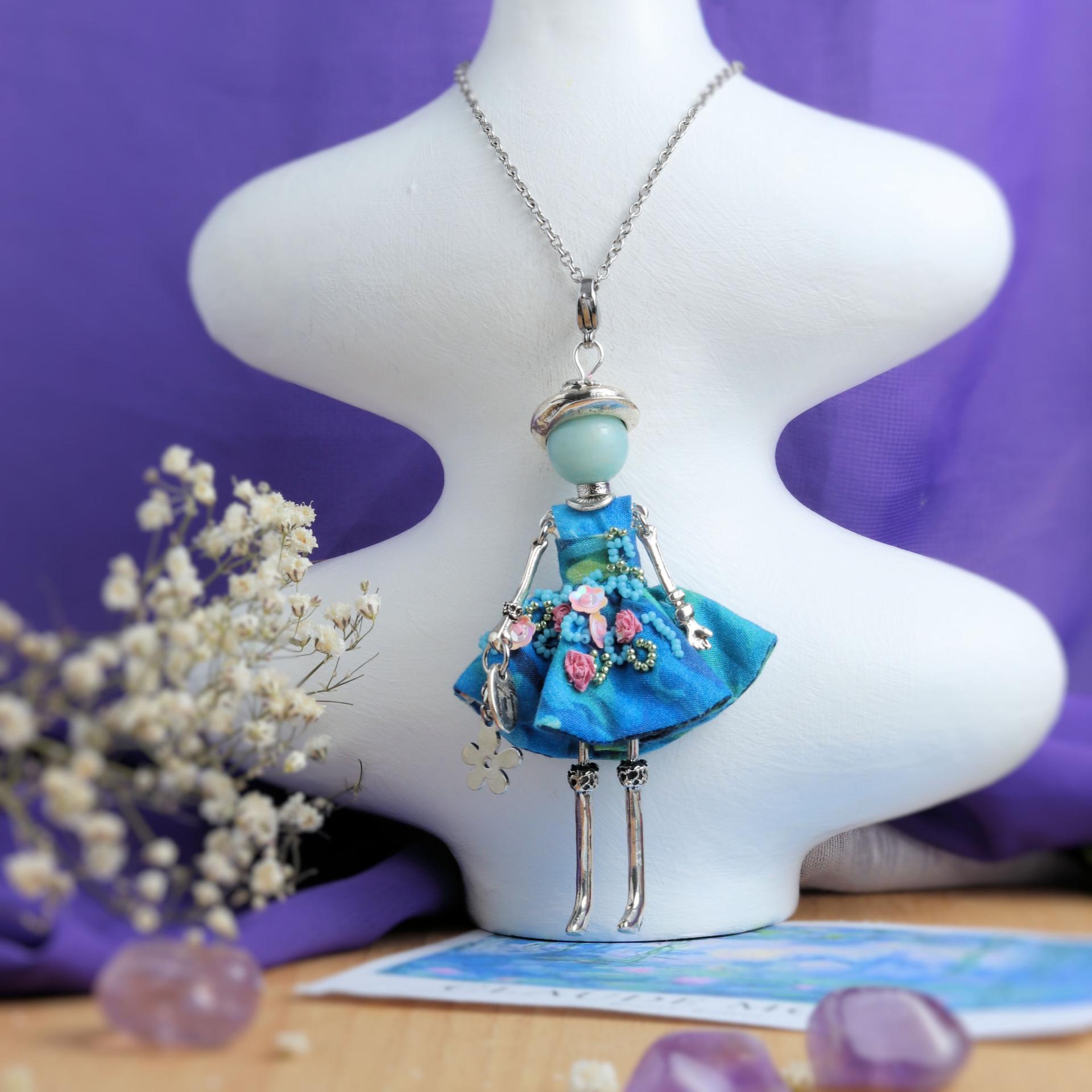 Collier original femme style poupée talisman quartz rose inspirée de Monet - Murmures d'une charmeuse