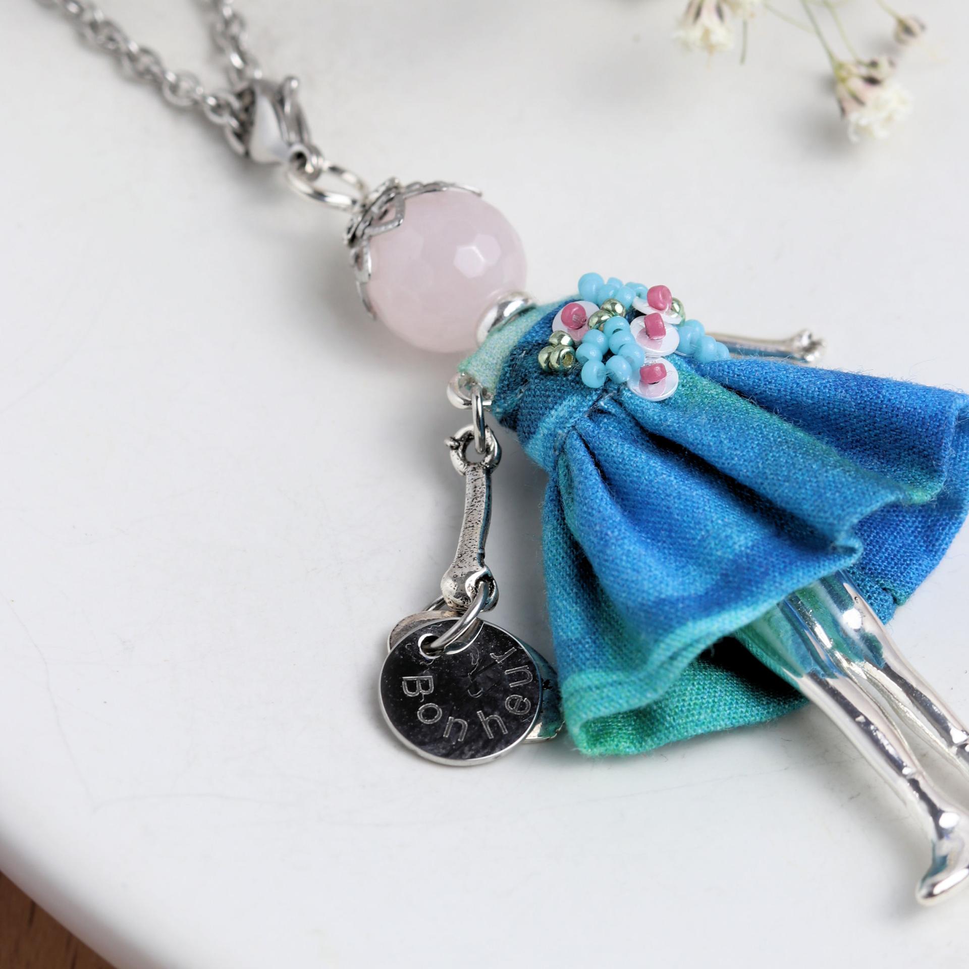 bijou-artisanal-femme-style-talisman-avec-quartz-rose-Murmures-dune-charmeuse