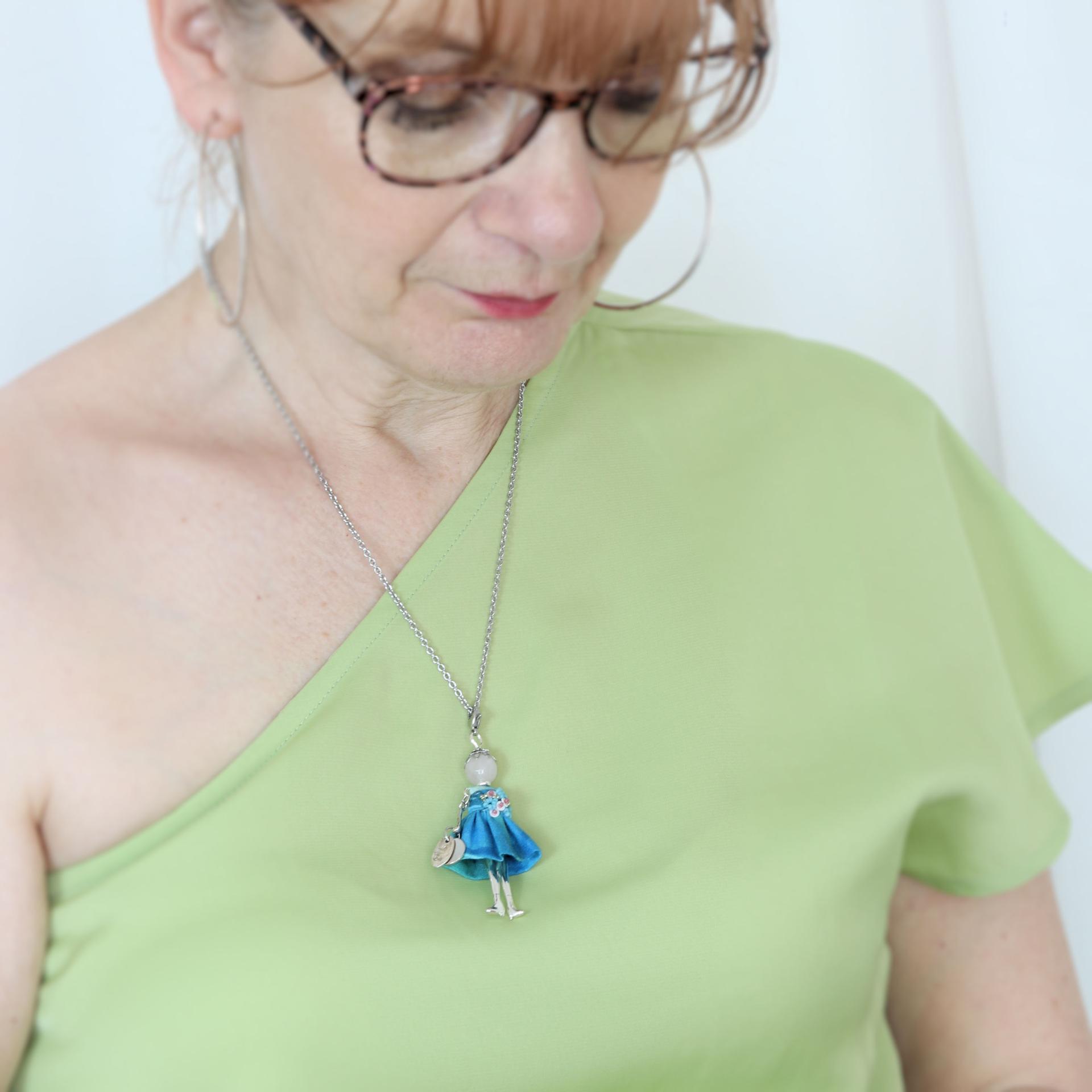 bijou-artisanal pour -femme-style-talisman-avec-quartz-rose-Murmures-dune-charmeuse