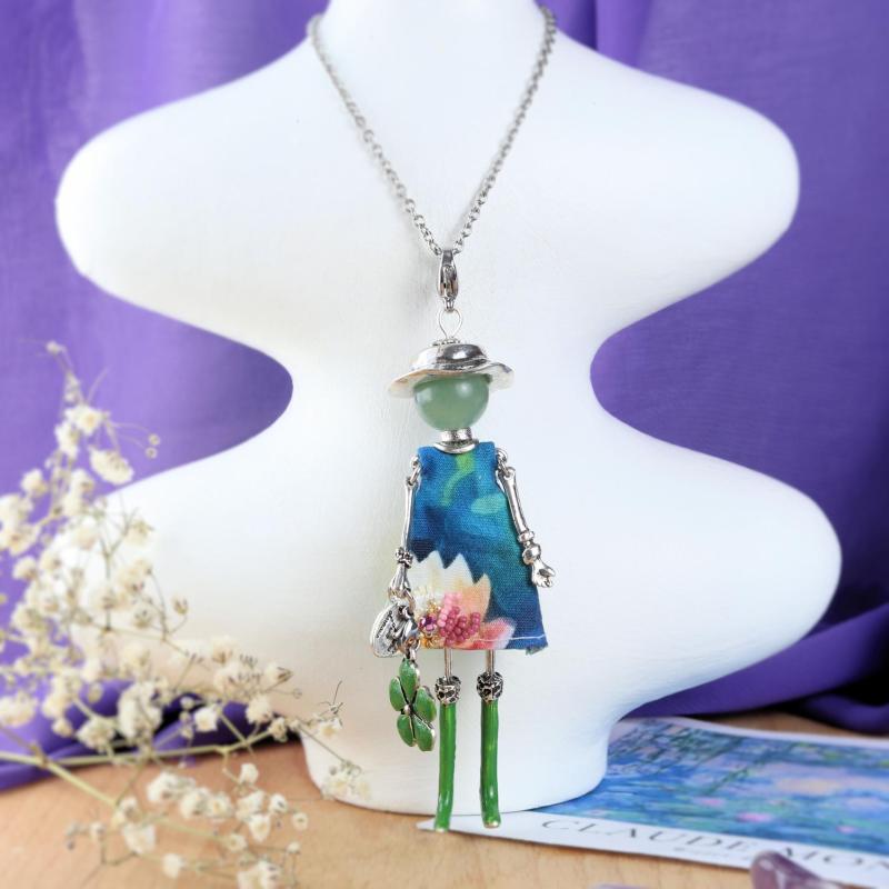 Aventurine- pendentif poupée avec tissu bleu et jaune - Murmures d'une charmeuse
