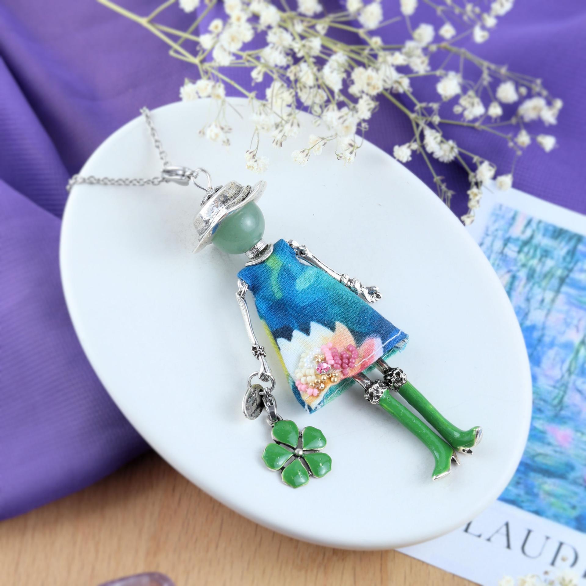 collier pierre naturelle verte- pendentif poupée en aventurine-Murmures d'une charmeuse