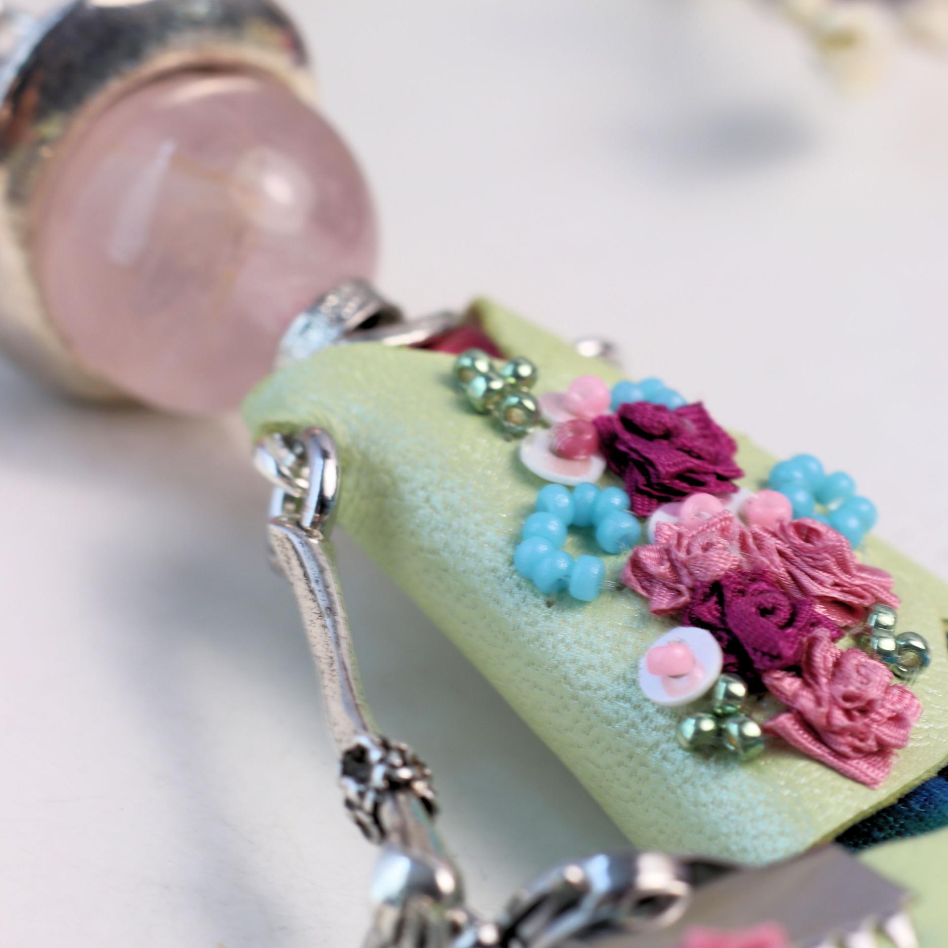collier talisman haut de gamme fait main en France avec pierres douces - Murmures d'une charmeuse